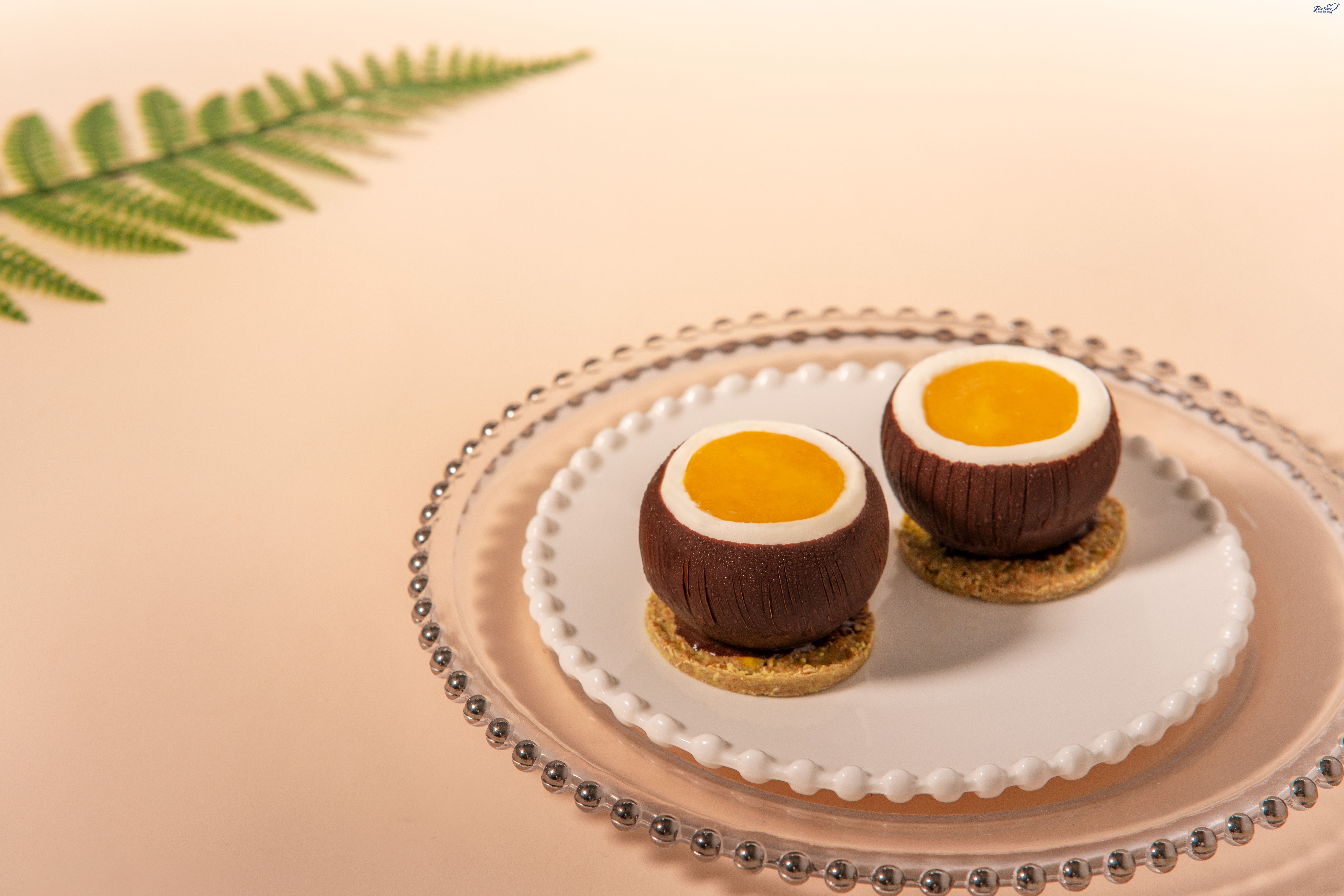 नारियल फल के आकार का मूस केक