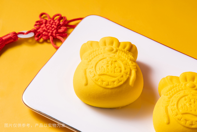 Golden Blessing Bag Mousse Cake