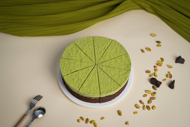Pistachio Cocoa Mousse Cake