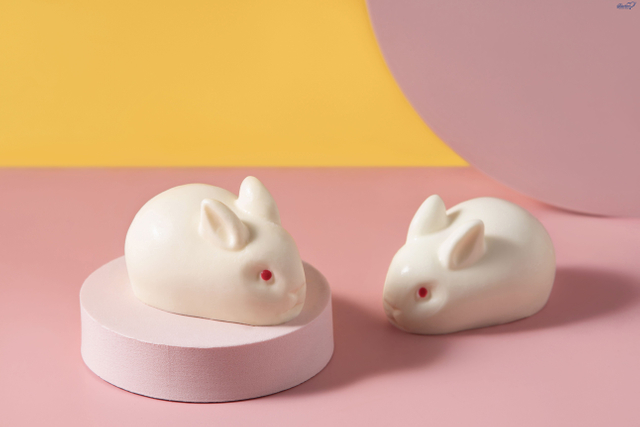 Pear & White Chocolate Jade Rabbit Mousse Cake