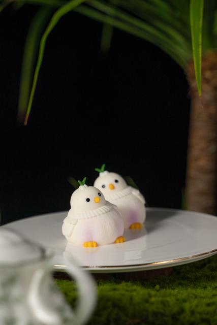 Garlic Bird Shaped Mousse Cake
