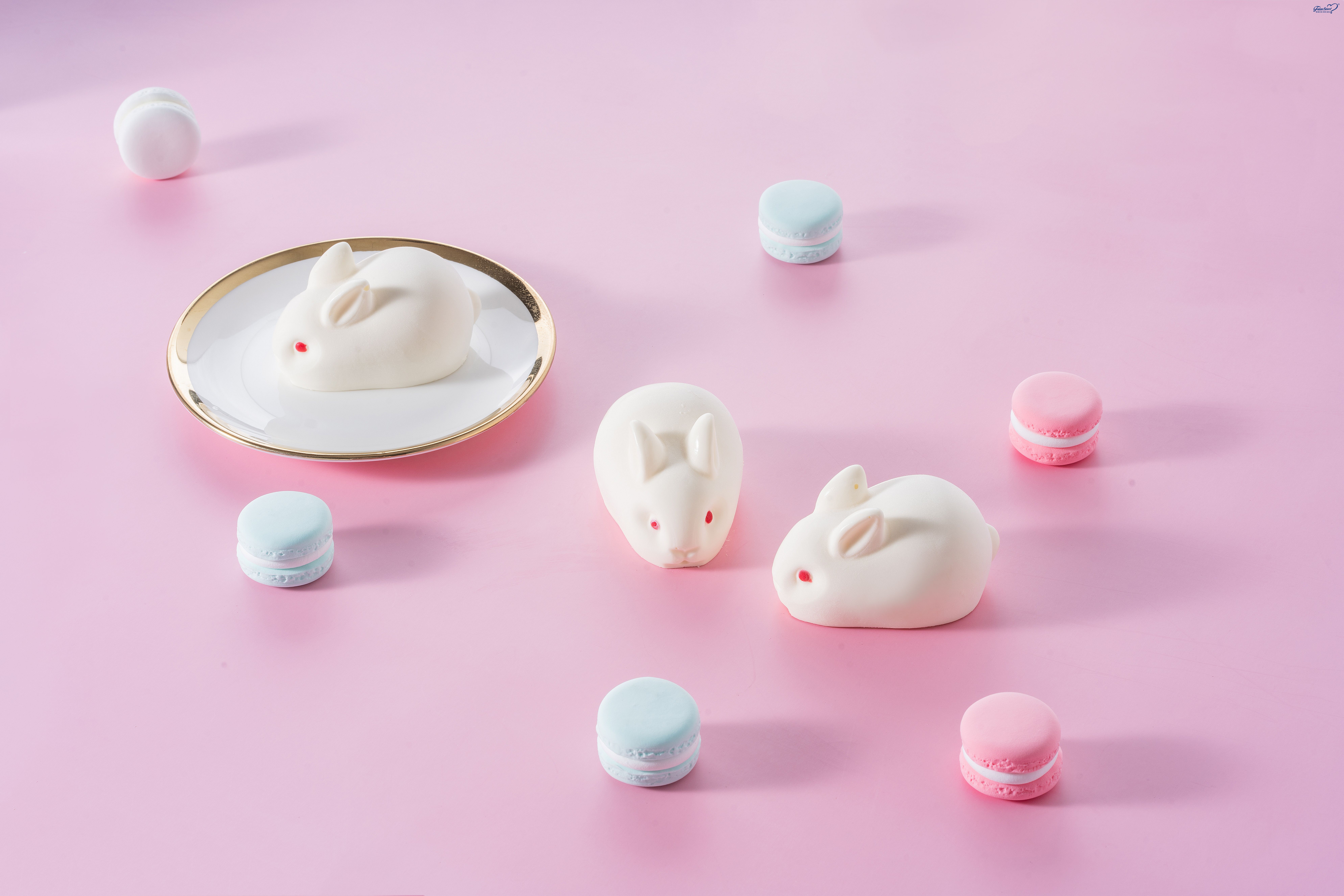 Pear & White Chocolate Jade Rabbit Mousse Cake