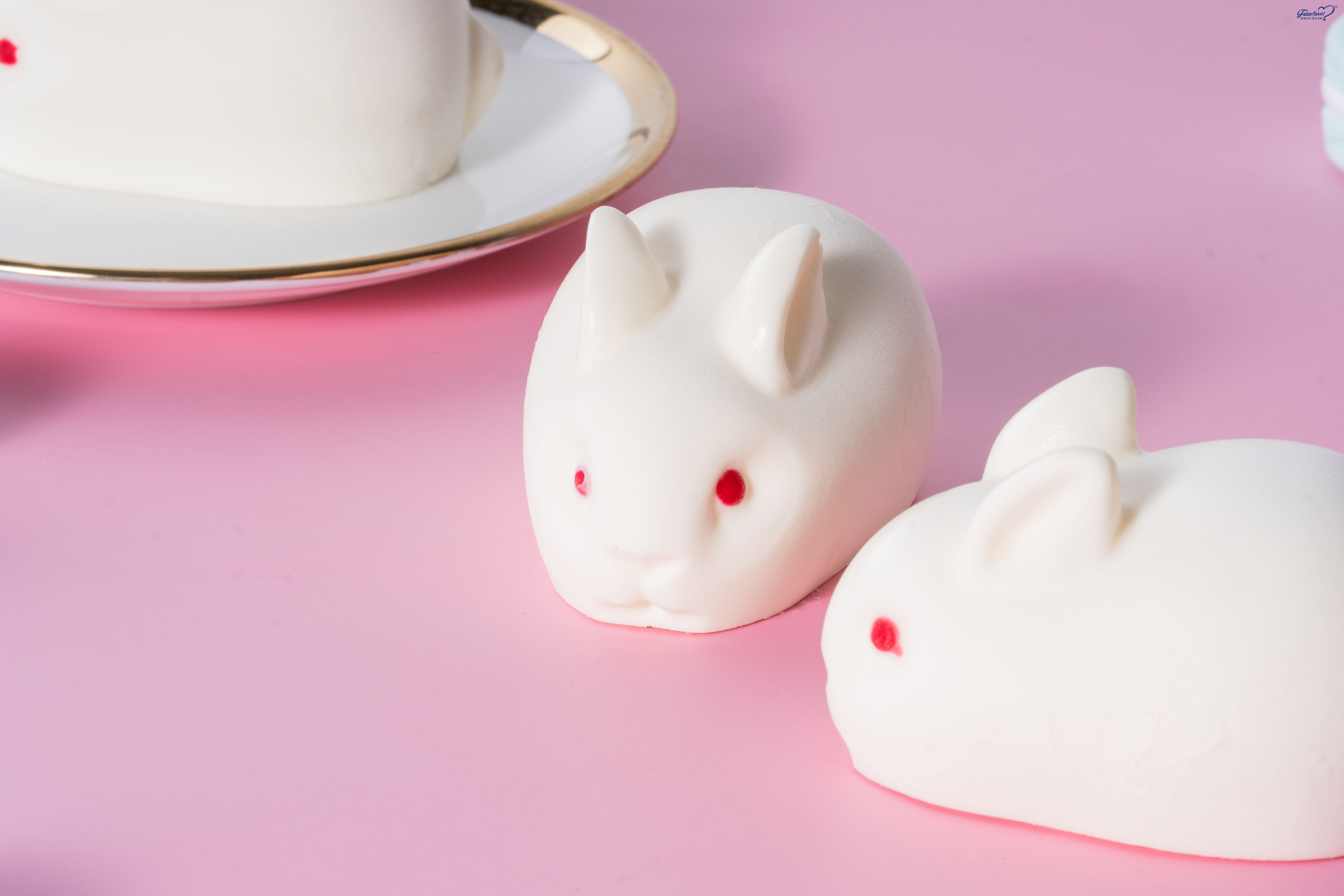 Pear & White Chocolate Jade Rabbit Mousse Cake