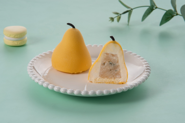 Crown Pear Fruit Shaped Mousse Cake
