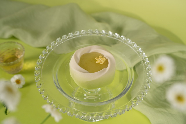 Green Lemon and Matcha Moon Mousse Cake